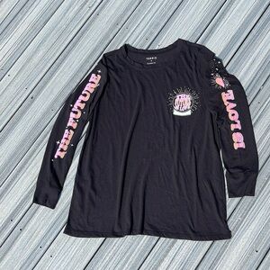 Torrid- EVERYDAY TEE - SIGNATURE JERSEY FUTURE IS LOVE BLACK Size 0